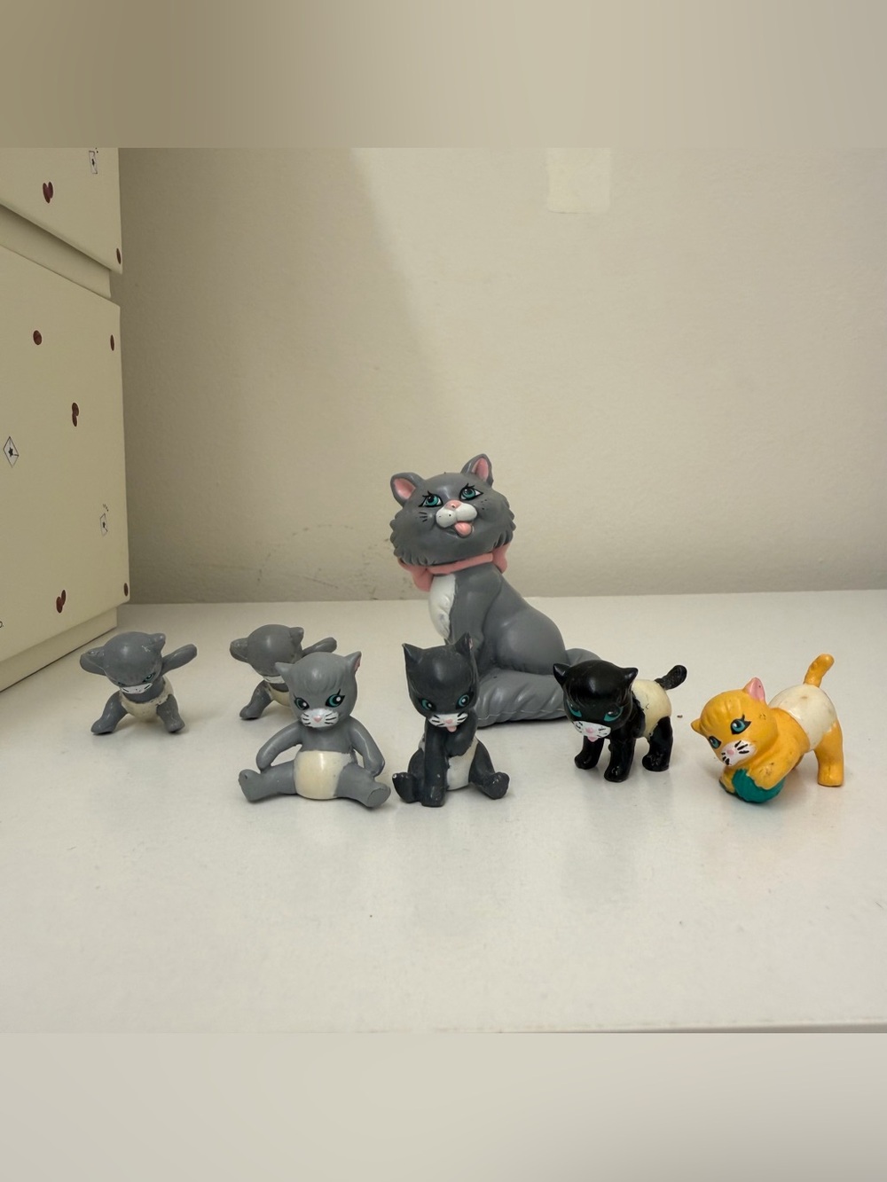 Vintage 1991 Galoob Magic Diaper Babies Pets Momma Cat & 6 Kittens Family Set